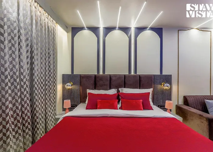 Stayvista At Cityscape With Rooftop Pool - Jaipur